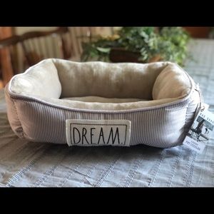 Rae Dunn “ DREAM” pet bed 🐾 luxury pet cuddler